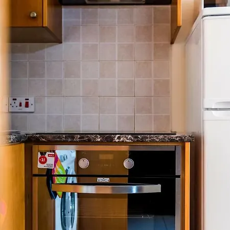 Tasha's Flat 203 * لارنكا